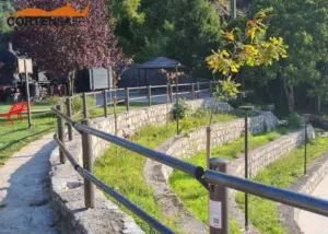 Staccionata Snake H2C e H3C per zona pubblica di Piazza al Serchio.