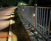 Parapetto Falcade HO3 con illuminazione per percorso pedonale di Ponte di Legno.