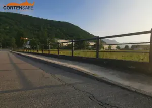 Staccionata Bormio H3C per marciapiede di Prevalle.