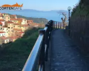 Staccionata Brunico H2C per passeggiata panoramica di Rio nell'Elba.