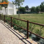 Staccionata Brunico H2C e H3C per area di verde pubblico a Rosà.