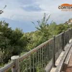 Parapetto Falcade HO3 per marciapiede a San Zeno di Montagna.
