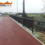 Staccionata Brunico H3C e parapetto Falcade HO3 per marciapiede a Sesto Fiorentino.