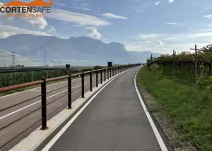 Staccionata Bormio H4C per pista ciclabile di Termeno.