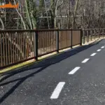Parapetto Falcade HO3 e Staccionata Brunico H2C per percorso ciclopedonale a Valdagno.