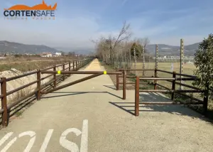 Staccionata Brunico H3C e cancello Altea per pista ciclabile di Verona.