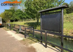 Staccionata Brunico H2C e bacheca Levico per percorso pedonale a Volpago del Montello.