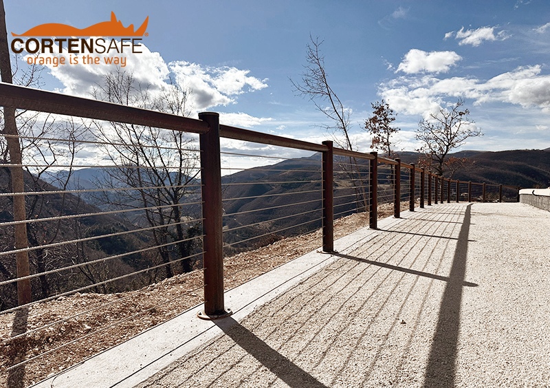 Staccionata Stelvio H11C in corten per percorsi al ponte tibetano di Sellano - Perugia - 2
